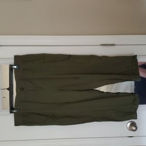 XL army green capris, SO brand very soft good condition.